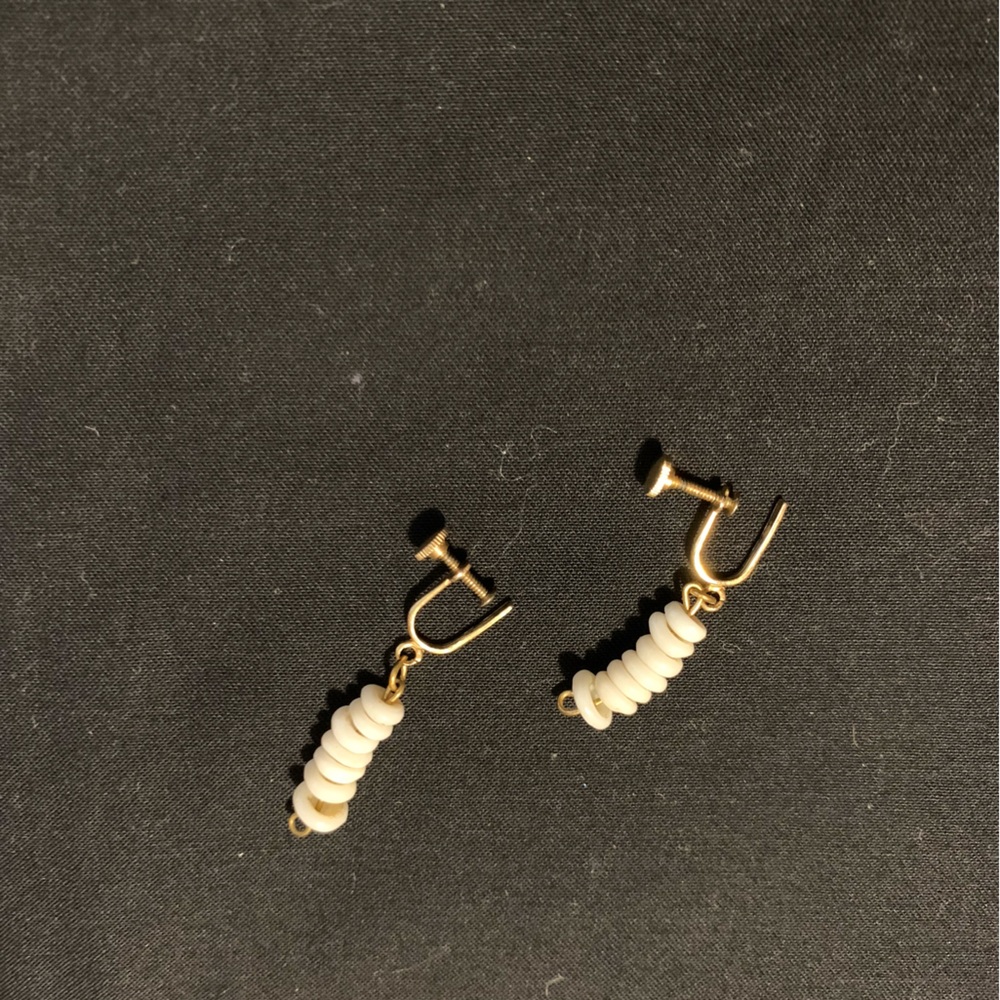 Pooka shell Vintage screw post earrings